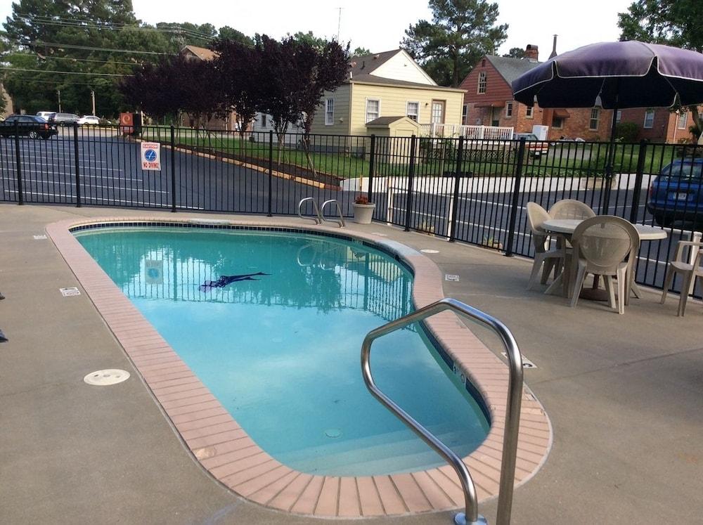 Econo Lodge Historic Area Williamsburg Exterior photo